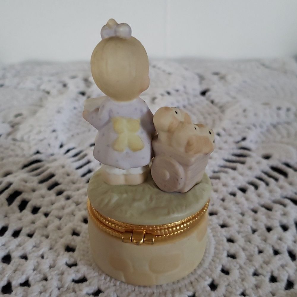 Vtg 1998 Precious Moments Porcelain Trinket Box "God Loveth a Cheerful Giver - Picture 3 of 6